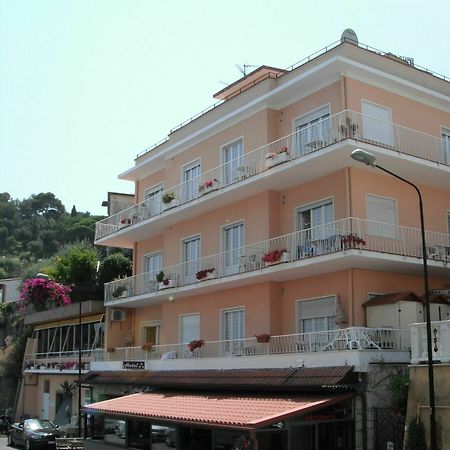 Hotel Nettuno Диано Марина Екстериор снимка