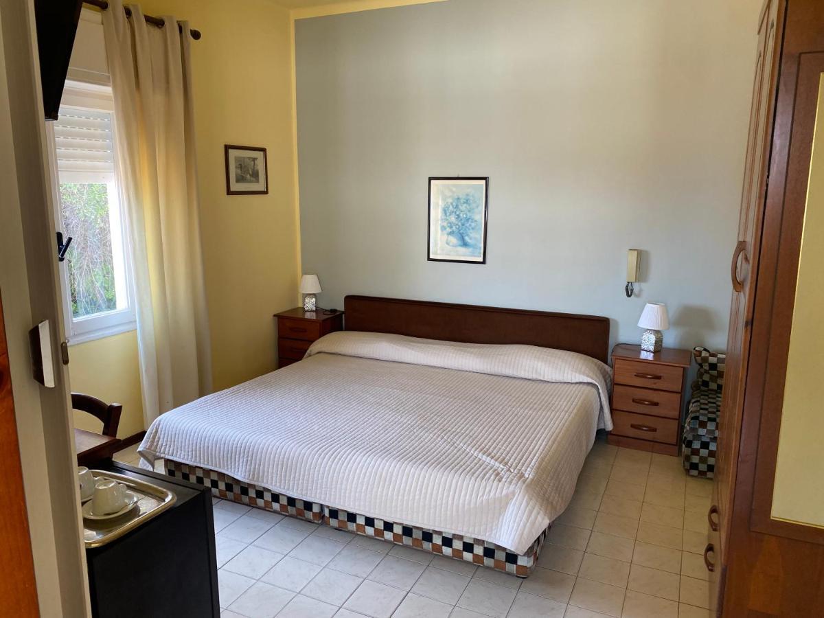 Hotel Nettuno Диано Марина Екстериор снимка