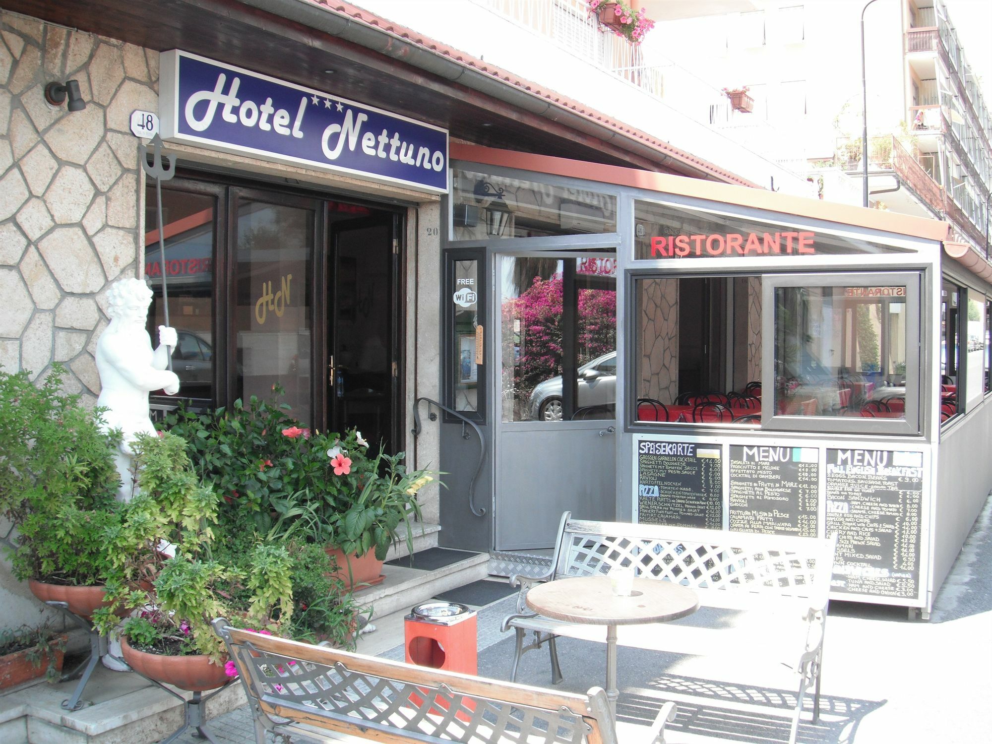 Hotel Nettuno Диано Марина Екстериор снимка