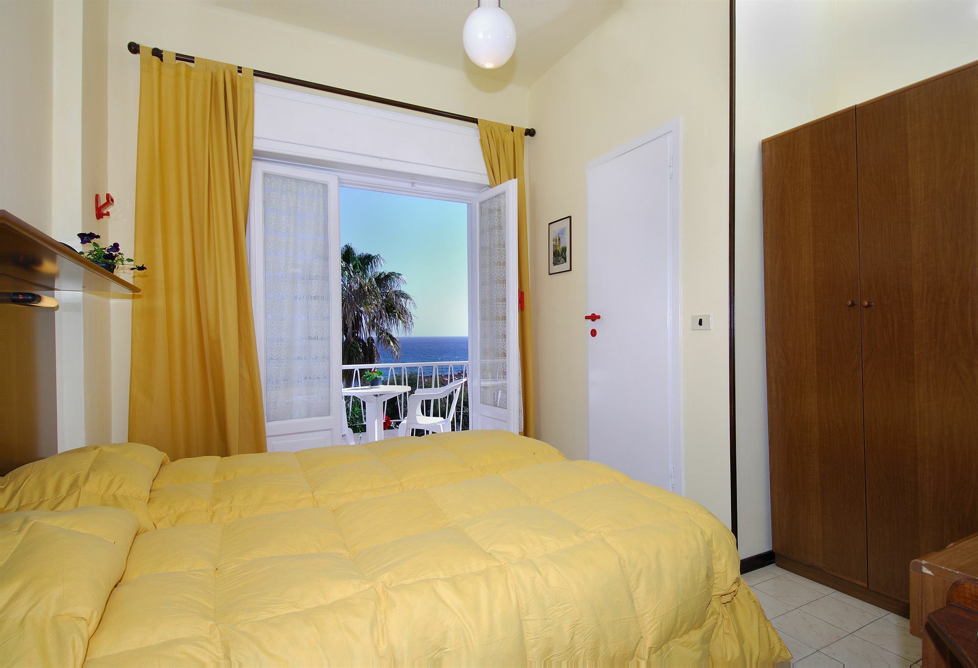 Hotel Nettuno Диано Марина Екстериор снимка