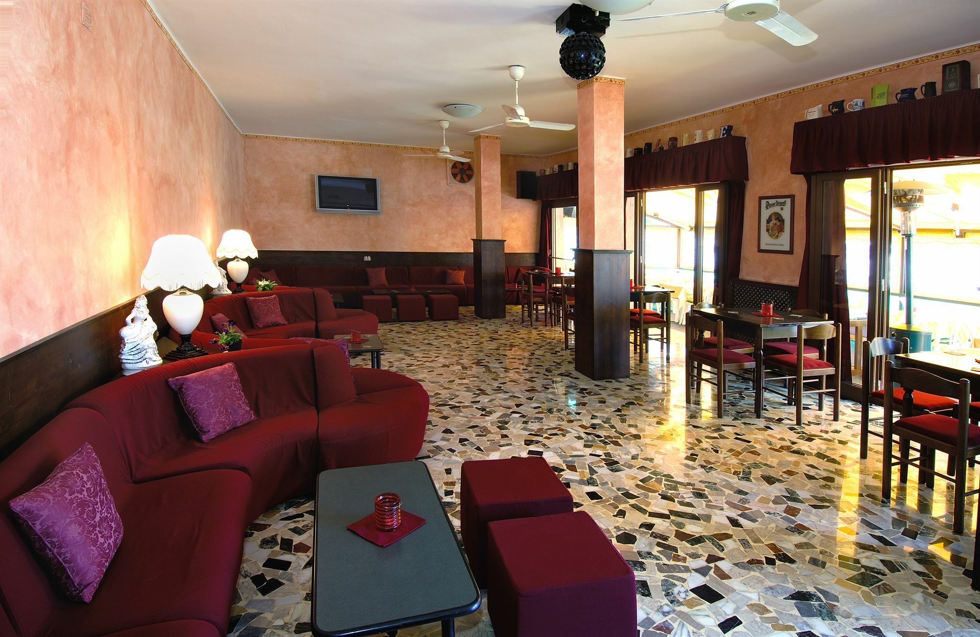 Hotel Nettuno Диано Марина Екстериор снимка