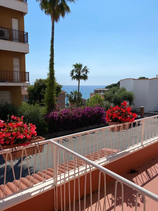 Hotel Nettuno Диано Марина Екстериор снимка